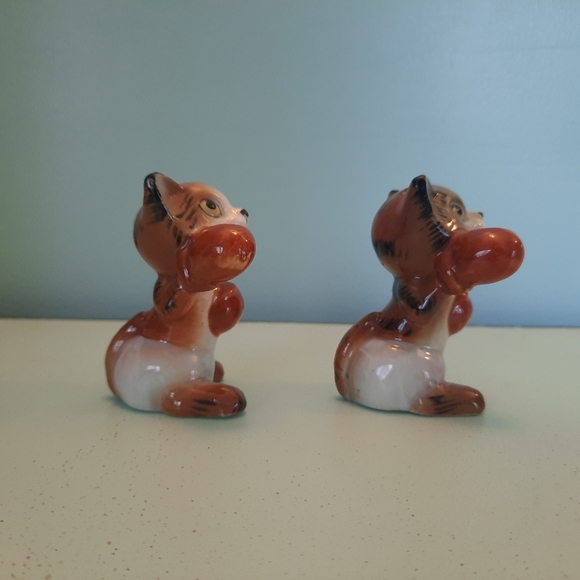 Vintage Ceramic Boxing Cats Kittens Salt & Pepper Shakers SCARCE! - Picture 5 of 13